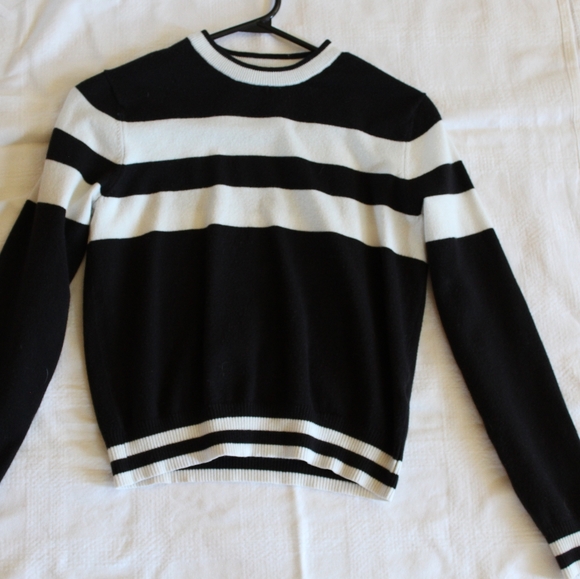 B&W Sweater - Picture 4 of 6